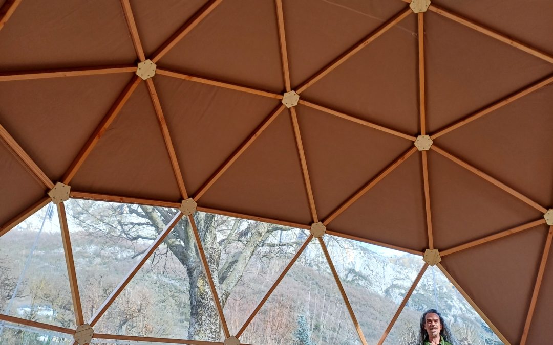 Un dôme géodésique de 35m² pour vos retraites bien-être dans les Pyrénées
